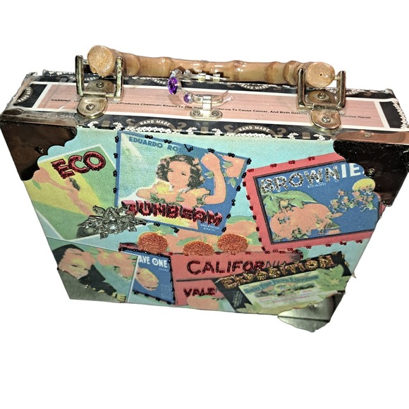 DARLING 9-inch Vintage HOLLYWOOD 9 by 8 inch LARGE Box Purse - Picture 8 of 14